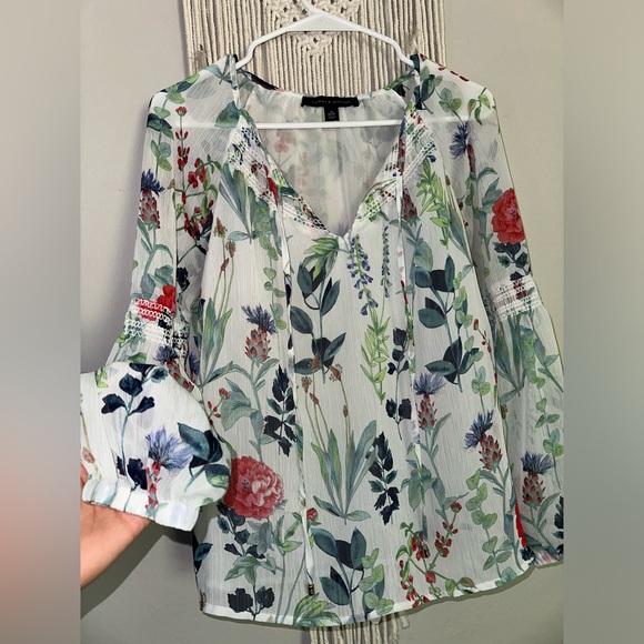 Super cute blouse - Picture 3 of 3